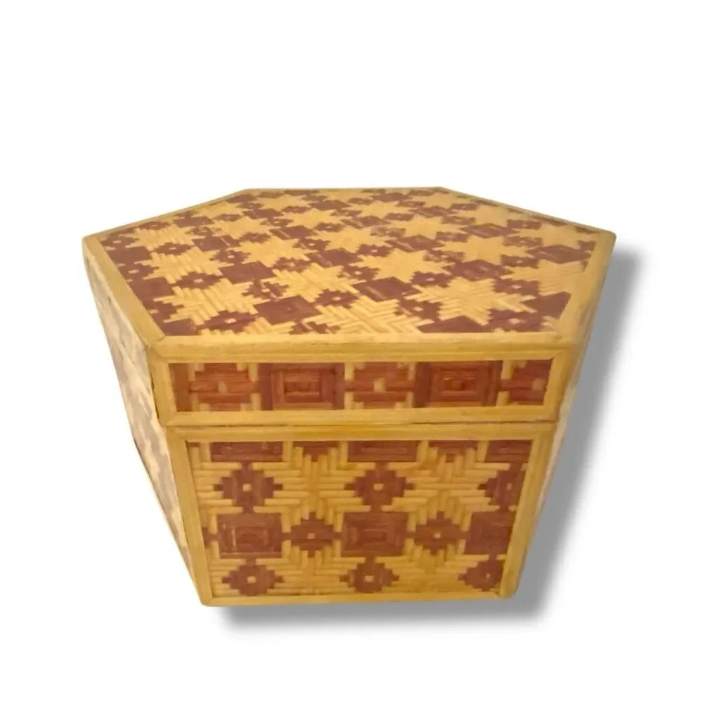 Vtg Chinese Bamboo Straw Rattan Hand Made Trinket Boxes Hexagonal Pair Nesting